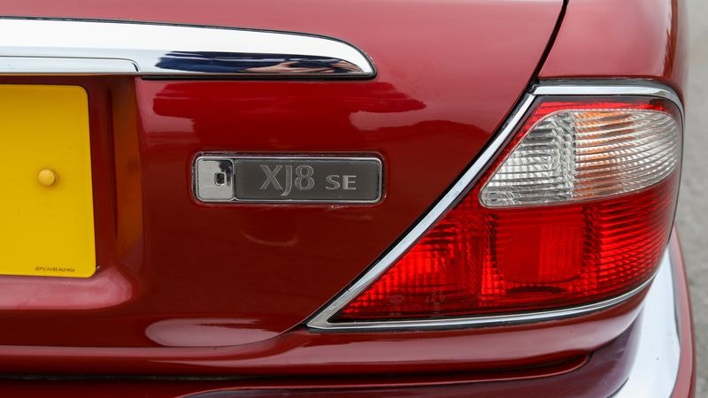 2003 Jaguar XJ Image 8